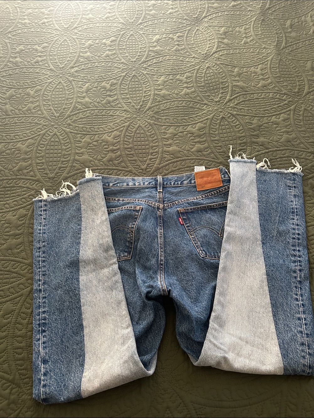 Levi's Two-Tone Blue Wide-Leg Jeans with Frayed Hem - Picture 3 of 8